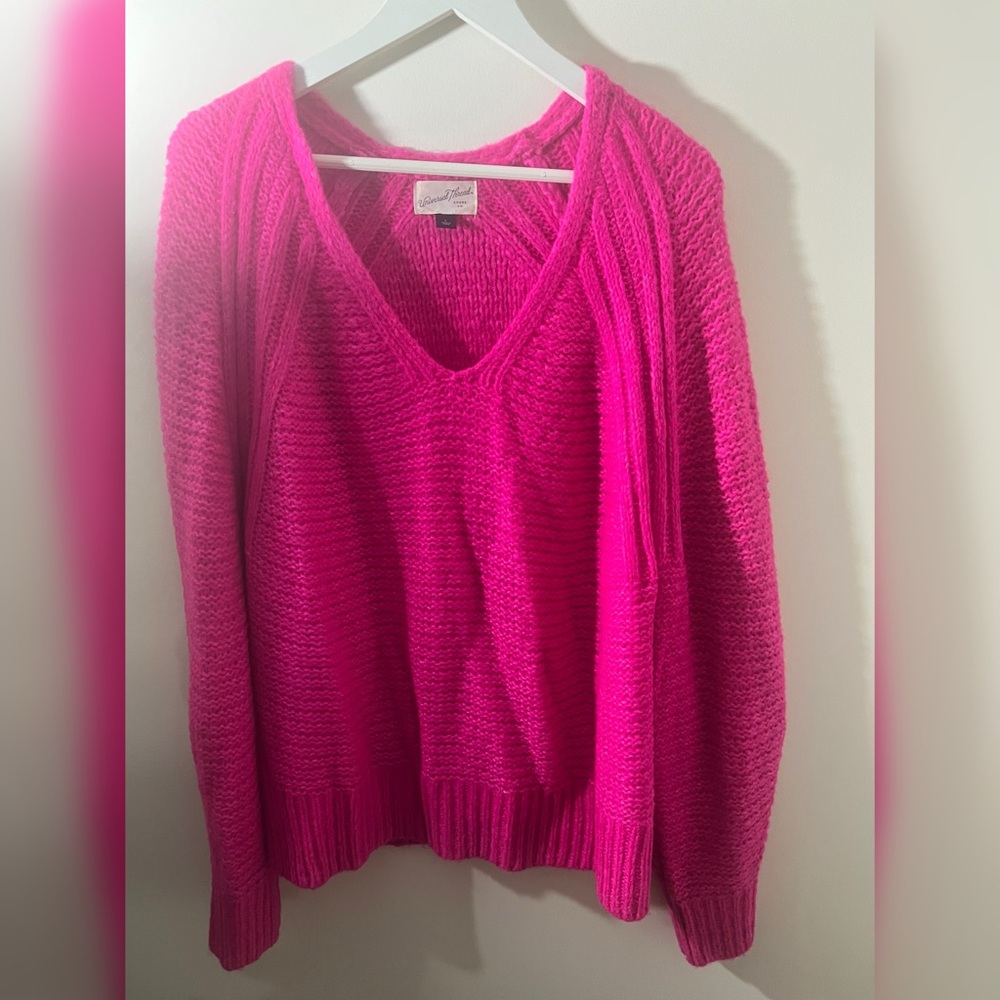 Universal Thread Pink V-Neck Sweater with Ribbed Texture